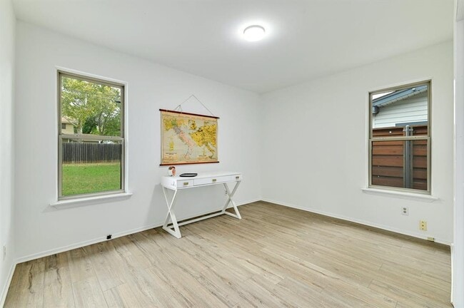 Building Photo - 608 Amesbury Ln