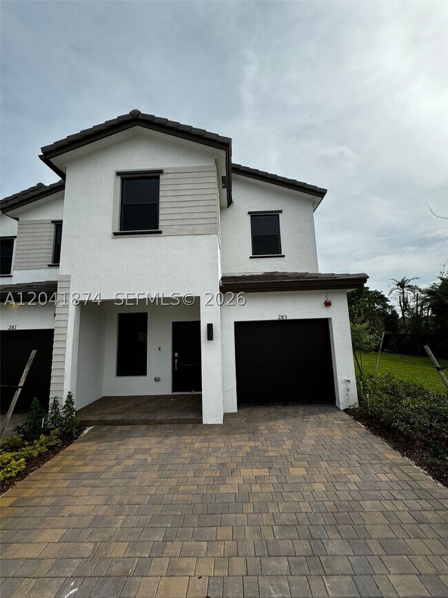 Building Photo - 285 SW 159th Dr