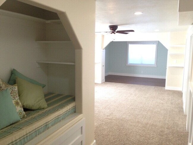 Building Photo - Spacious Home w 2 attached 2 car garage