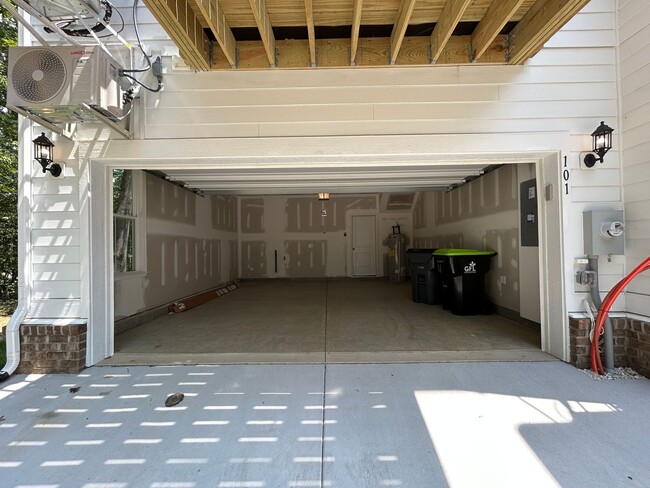 Building Photo - Luxury End-Unit Townhome with 2-Car Garage, Deck & Bonus Room – Available June 5!