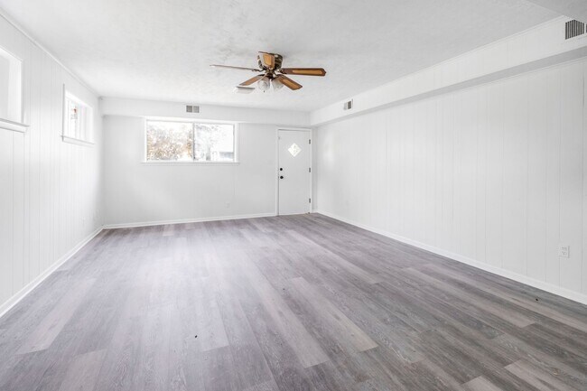 Building Photo - Charming 3 BR/1.5 BA Semi-Detached Home in...