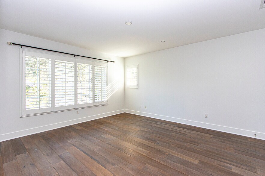 Master 3rd Floor - 2400 Torrey Pines Rd