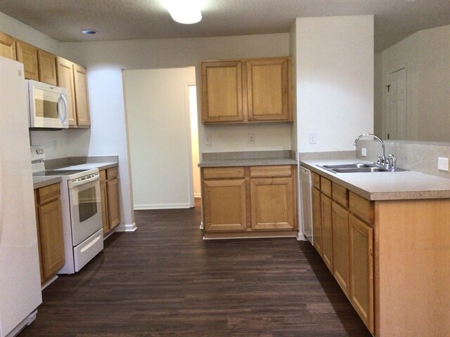 Building Photo - 4987 Harthill Ave