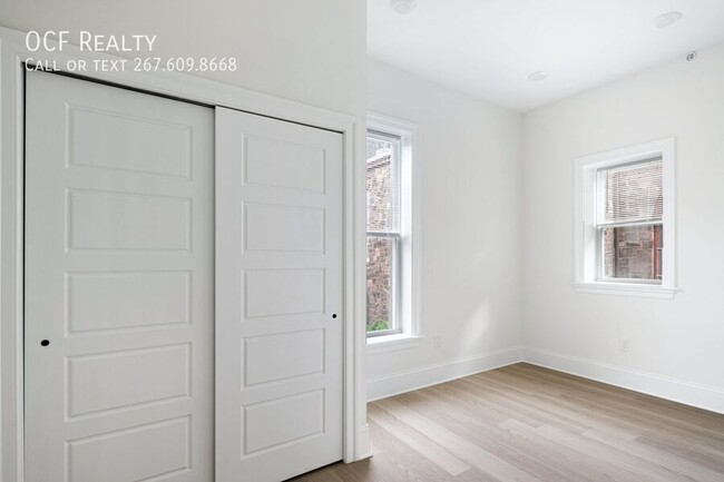 Building Photo - Modern Renovated Fairmount Two Bedroom Apa...