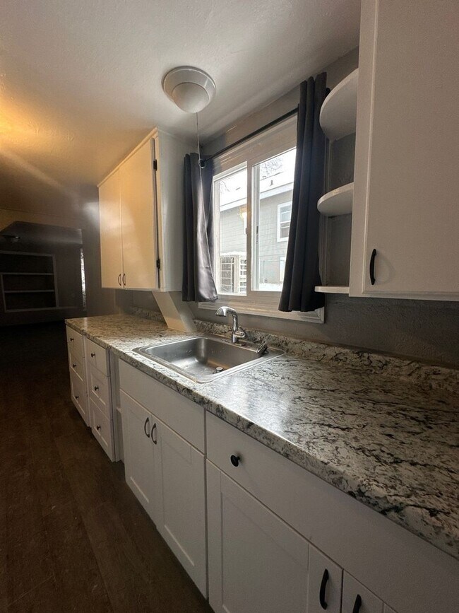 Building Photo - N10th332