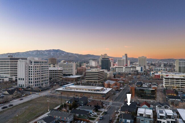 Building Photo - Contemporary Dual Level MidTown Bungalow with Balcony & Garage!