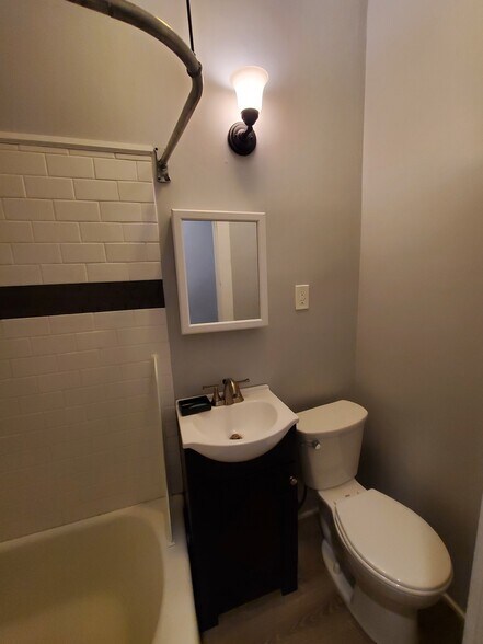 Building Photo - 177 W Parmenter St