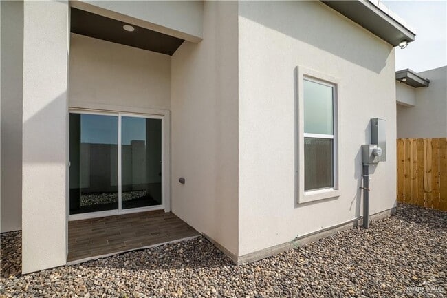 Building Photo - 16 S Marla Ct