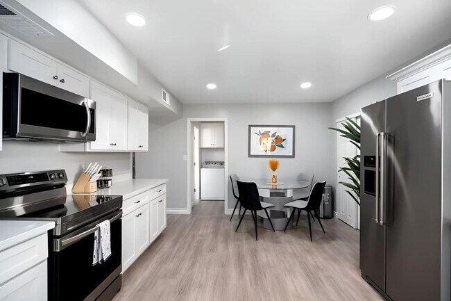 Building Photo - 5747 N 48th Ln