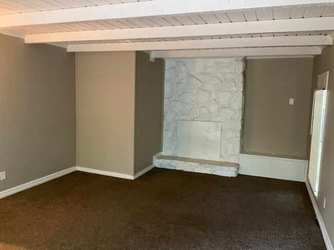 Building Photo - BACK ON THE MARKET!