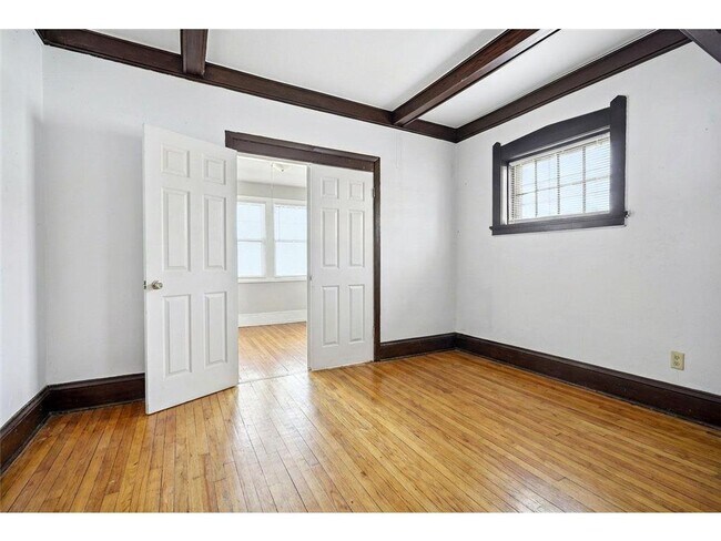 Building Photo - 604 Holly Ave