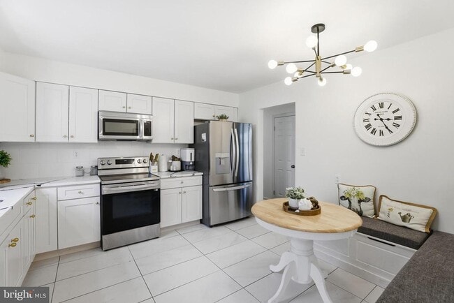 Building Photo - 6906 Berkshire Dr