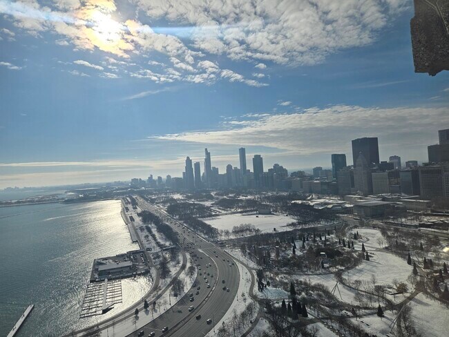 Building Photo - 400 E Randolph St