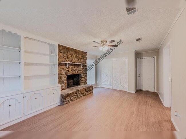 Building Photo - 7315 Russwood Ln E