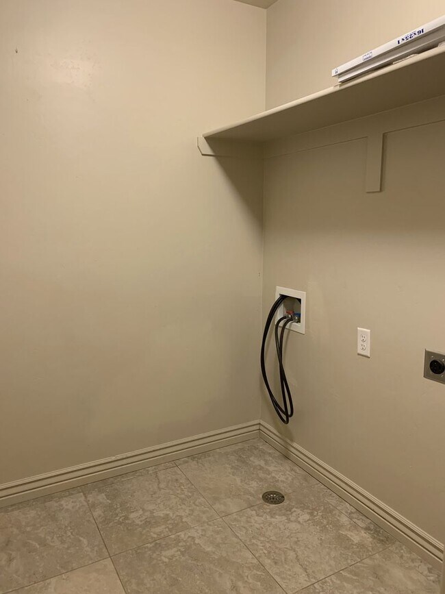 Building Photo - 2378 S Knights Way