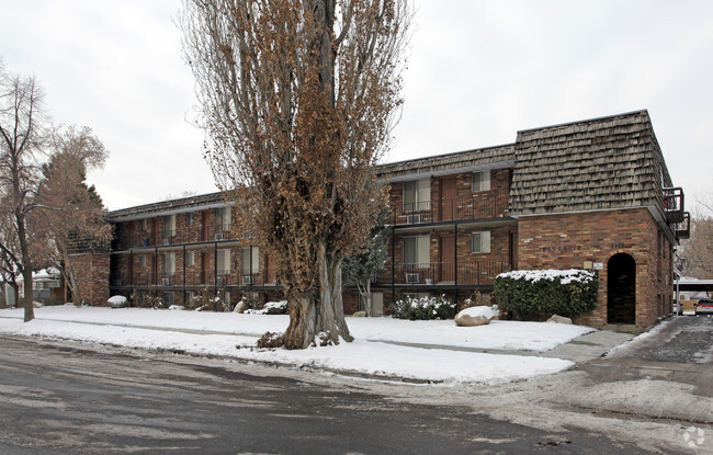 Building Photo - Jean Larie Apartments