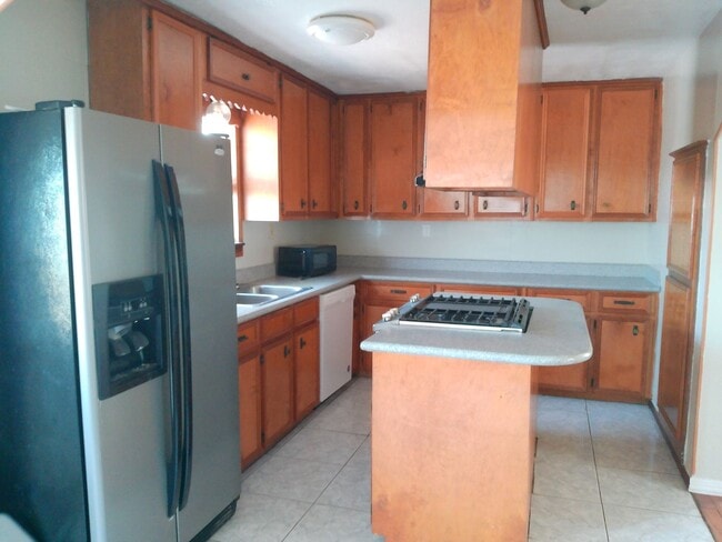 Building Photo - 1509 Marine Dr