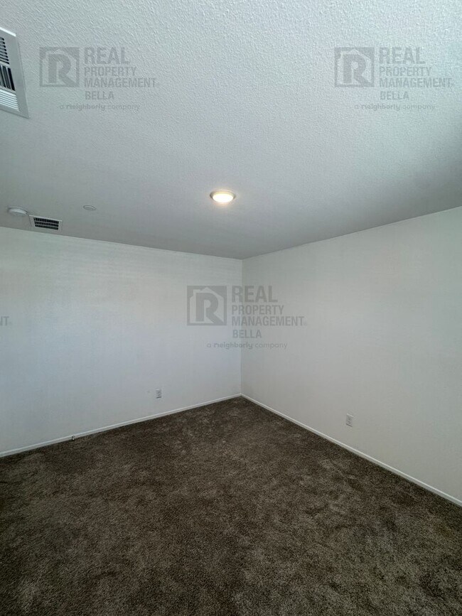 Building Photo - 2807 Moonshimmer St