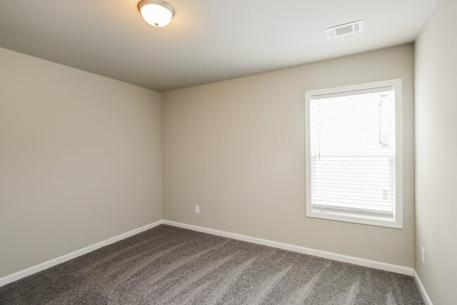 Building Photo - 3327 BRYANT Mdws Cir