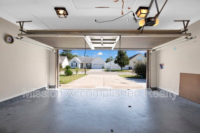 Building Photo - 3918 Red Oak Dr