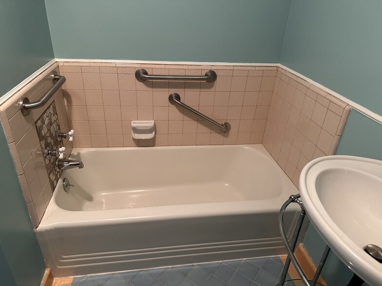 Building Photo - 25 Lowell Ave