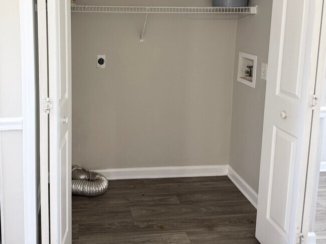 Building Photo - Newly Renovated Three Bedroom Close to Ft. Campbell