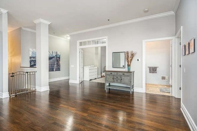 Building Photo - 564 Gregory Ave