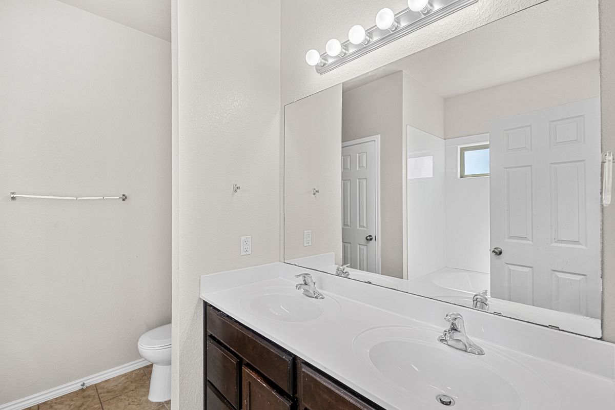 Building Photo - 1602 Gigante Dr
