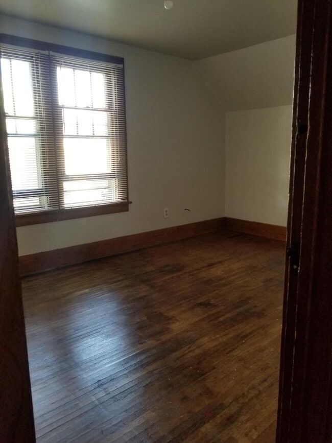 Building Photo - 119 Mohawk St