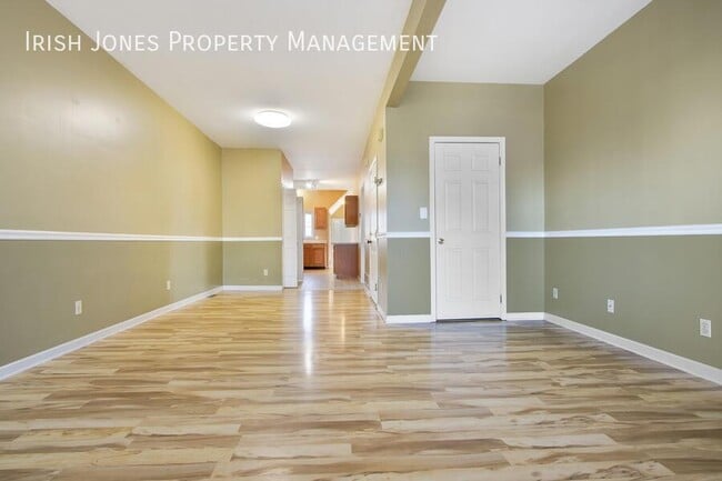 Building Photo - 32 Elmwood Ave