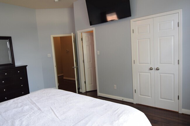 Building Photo - 310 Wildhorse Creek