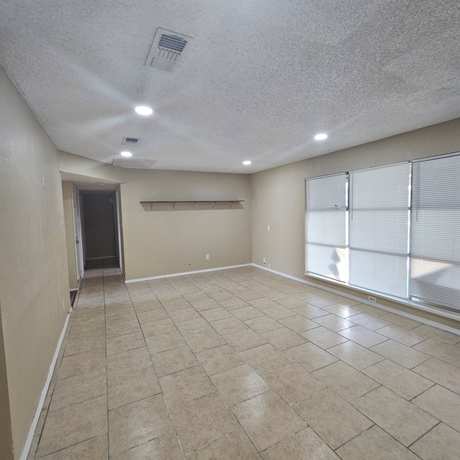 Building Photo - 2601 Verde Ave