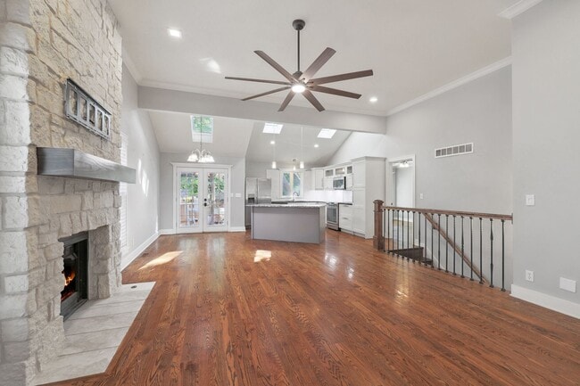 Building Photo - {10805} Gorgeous Remodel in Fantastic Location + One Level Living + Hardwood Floors & Granite Cou...