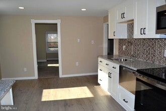 Building Photo - 1643 Rockwell Rd