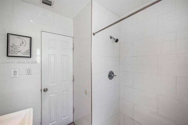 Building Photo - 154 NW 45th St