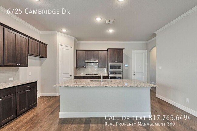 Building Photo - 6725 Cambridge Dr