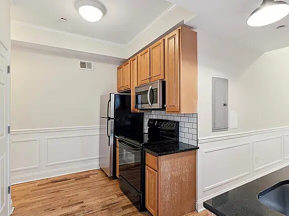 Building Photo - 1723 Master St