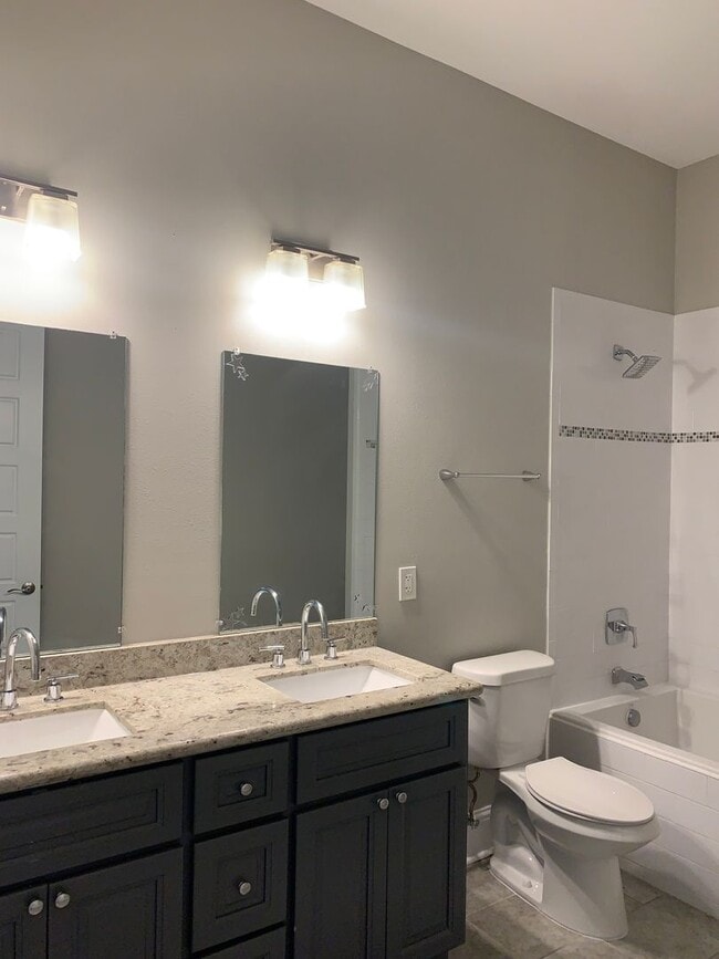 Building Photo - 2512 Valence St