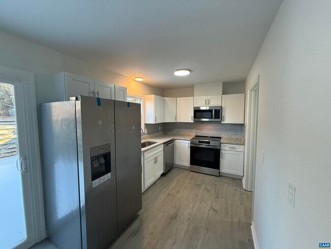 Building Photo - 120 Georgetown Green