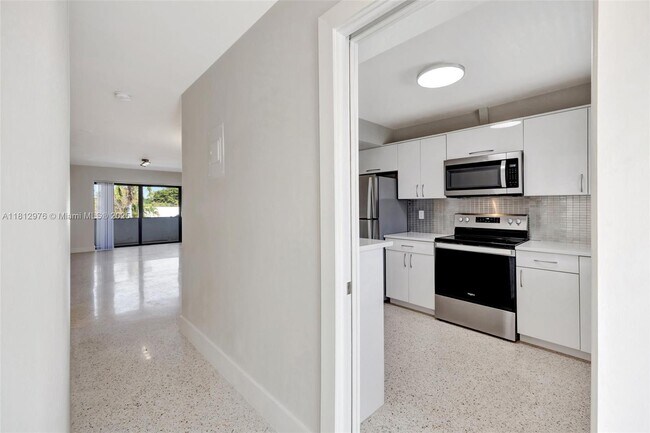 Building Photo - 2190 NE 51st Ct