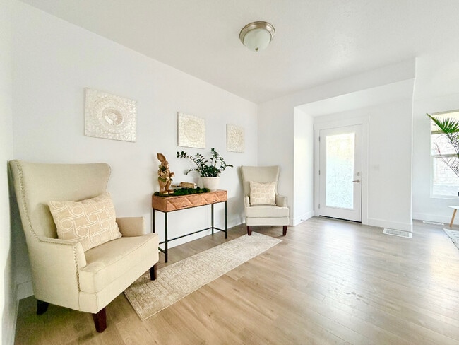 Building Photo - 1792 W Torlundy Dr