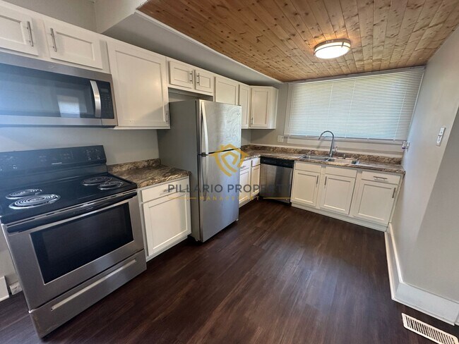 Building Photo - Stylish & Updated 3 Bedroom / 1.5 Bath Home – Move-In Ready!