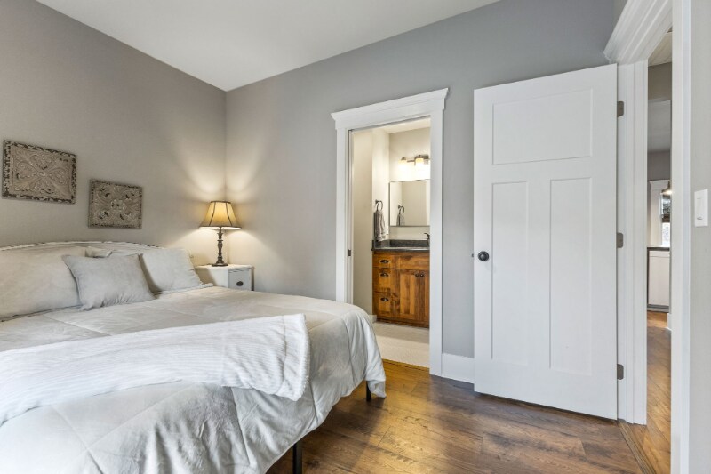 Building Photo - 925 SW Walnut St