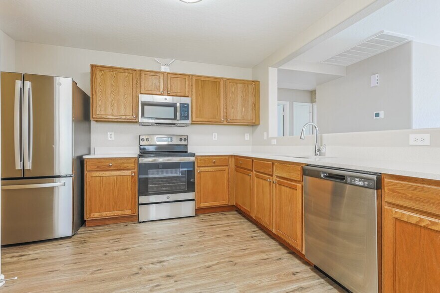 Building Photo - 43759 Colby Dr