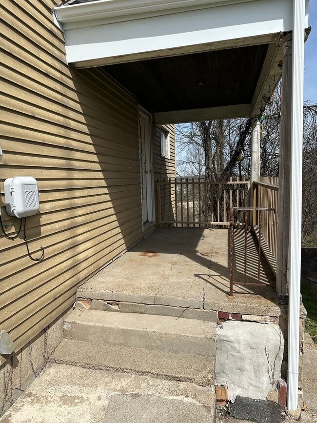 Building Photo - 3 Bedroom Home with Attached Garage