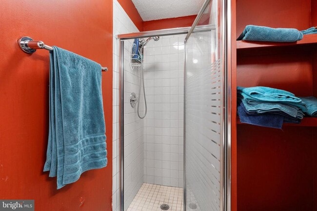 Building Photo - 520 Kingdom Ct