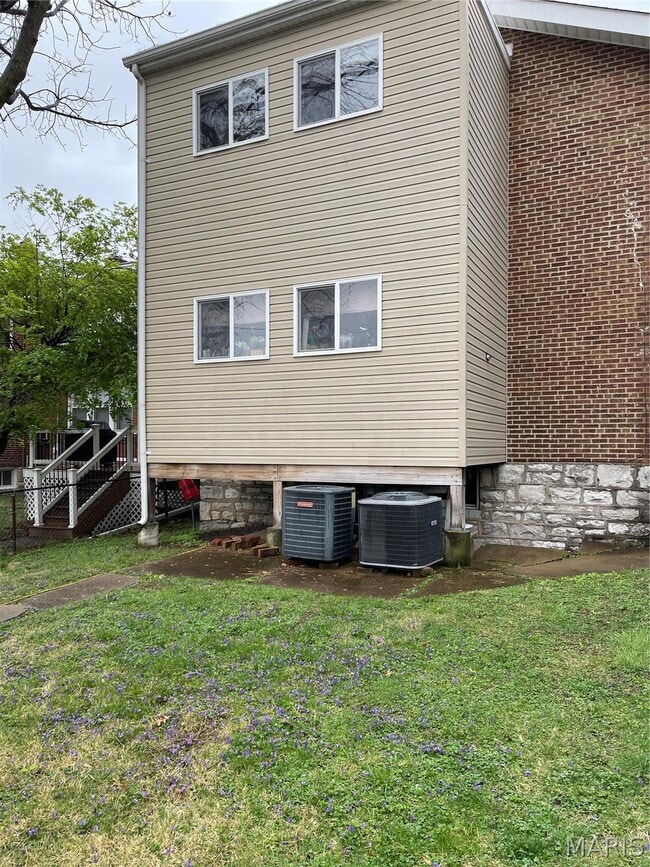 Building Photo - 5205 Walsh St