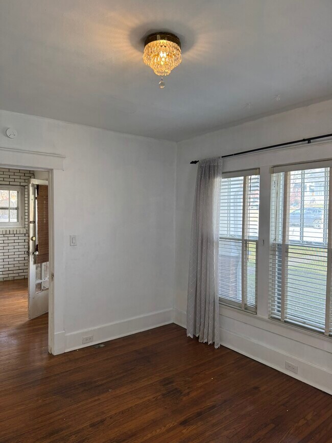 Building Photo - 219 Chapel Ave