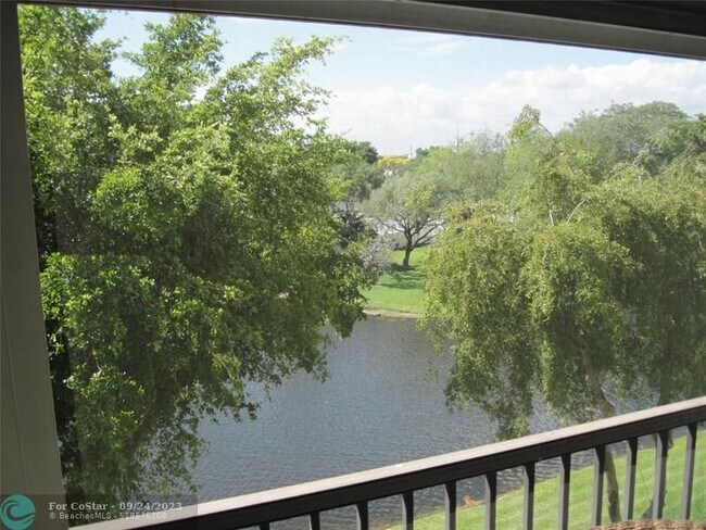 Building Photo - 2240 N Cypress Bend Dr