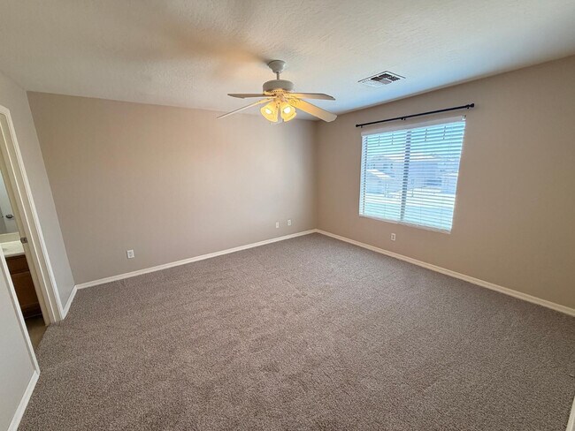 Building Photo - 12354 W Glenrosa Ave